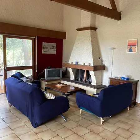Grande Maison Familiale לאקאנו