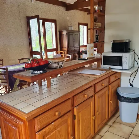 Grande Maison Familiale לאקאנו